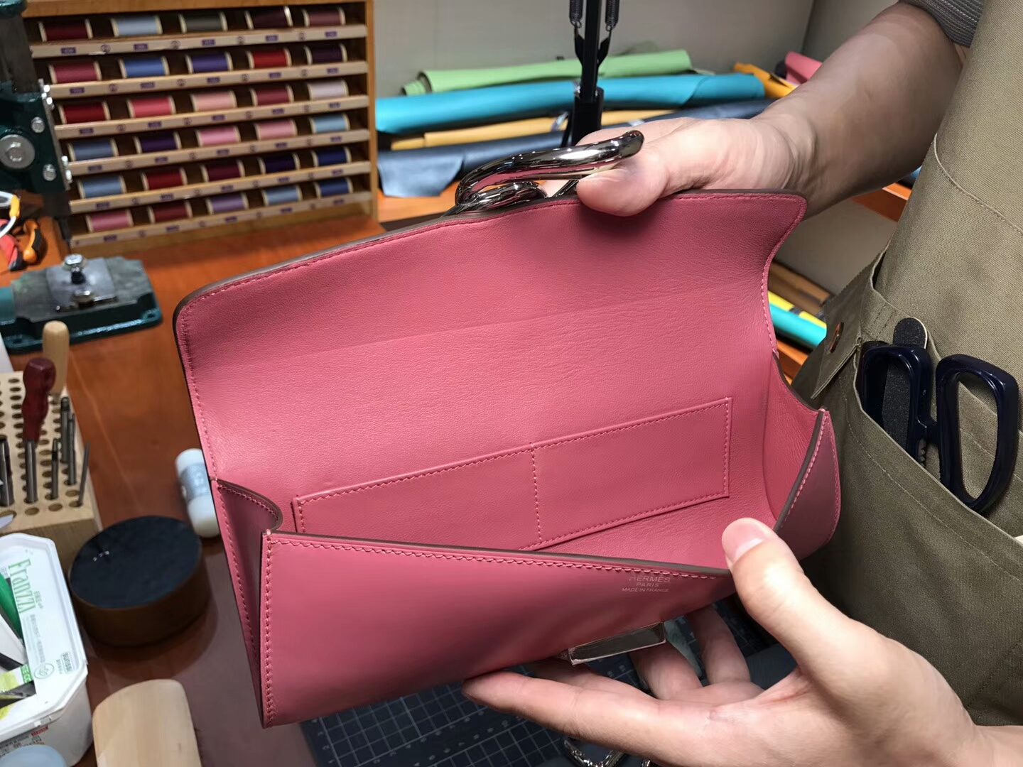 Egee Clutch 猪鼻子手拿包 8W 新唇膏粉 新玫瑰粉 rose azalee HERMES 爱马仕 配全套专柜原版包装 全球发售