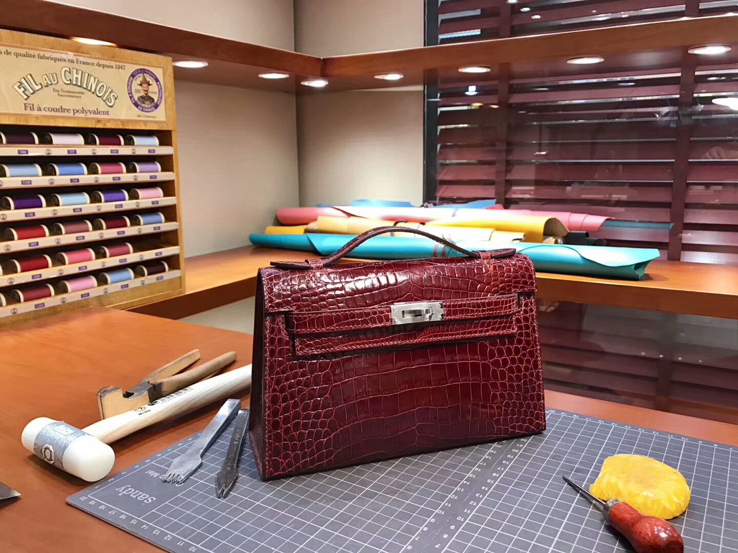 Mini Kelly Pochette 22cm 1代 晚宴包 手拿包 亮面鳄鱼 f5 新酒红 勃艮第酒红 bourgogne 银扣