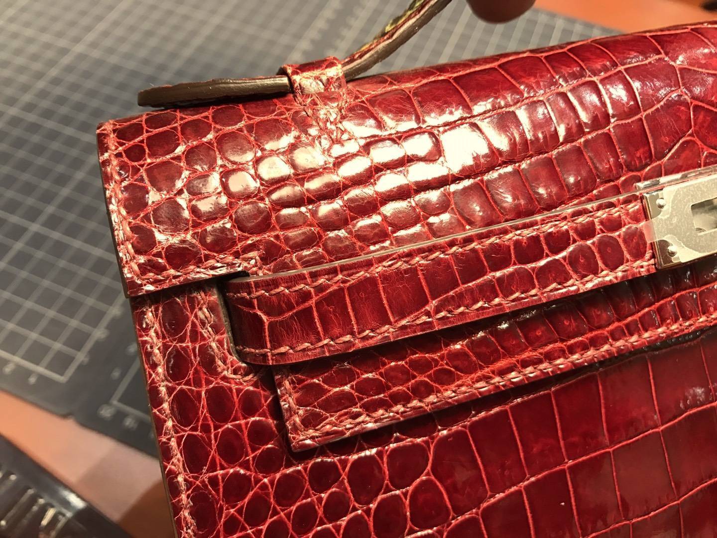 Mini Kelly Pochette 22cm 1代 晚宴包 手拿包 亮面鳄鱼 f5 新酒红 勃艮第酒红 bourgogne 银扣