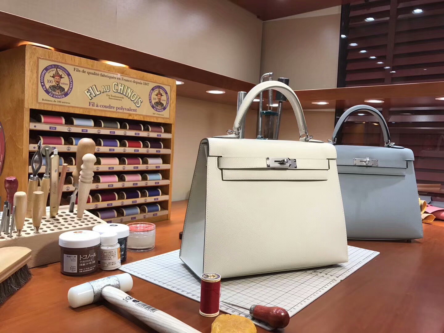 HERMES 爱马仕 纯白 Kelly 28CM 现货系列 配全套专柜原版包装 银扣