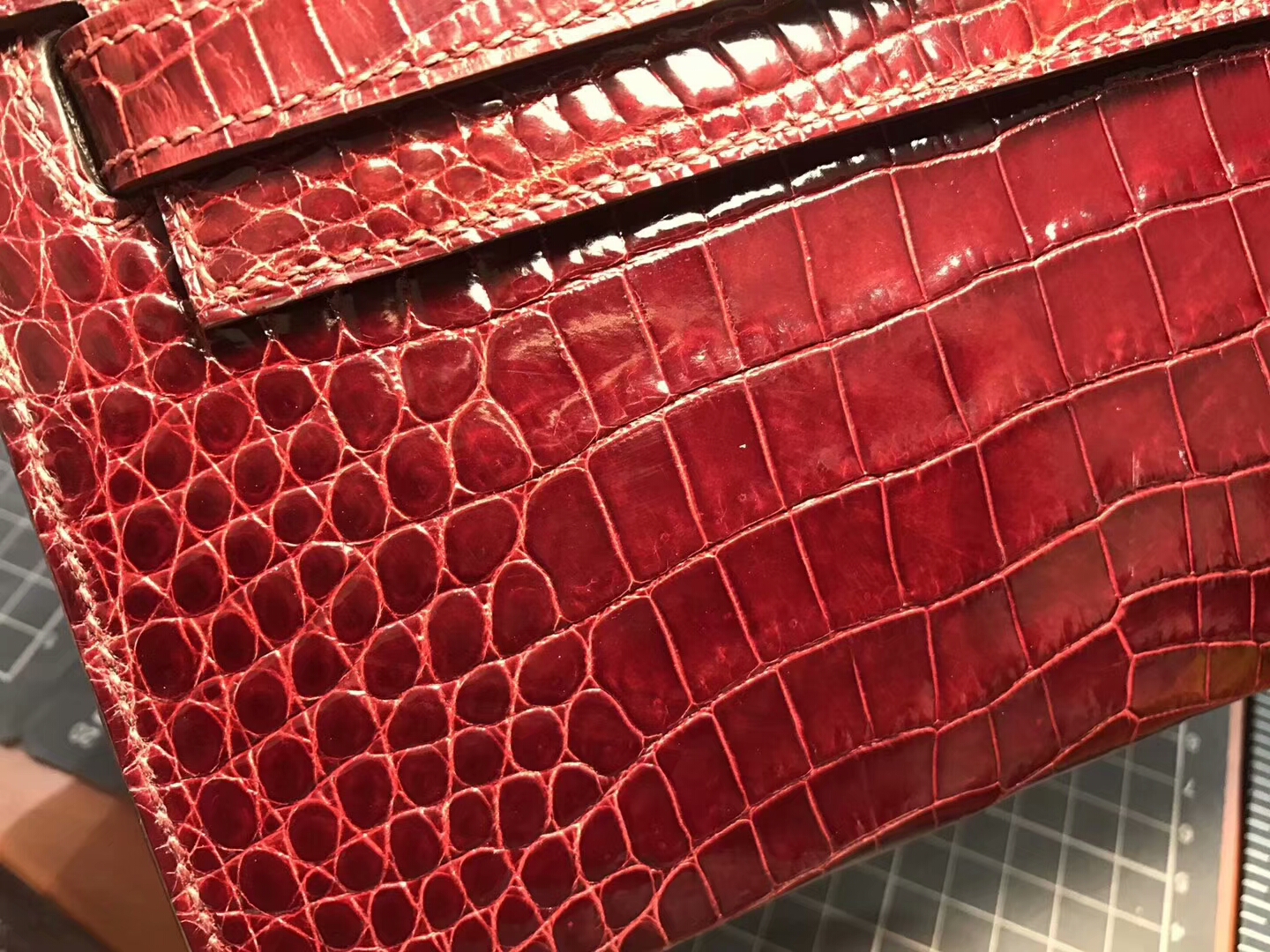 Mini Kelly Pochette 22cm 1代 晚宴包 手拿包 亮面鳄鱼 f5 新酒红 勃艮第酒红 bourgogne 银扣