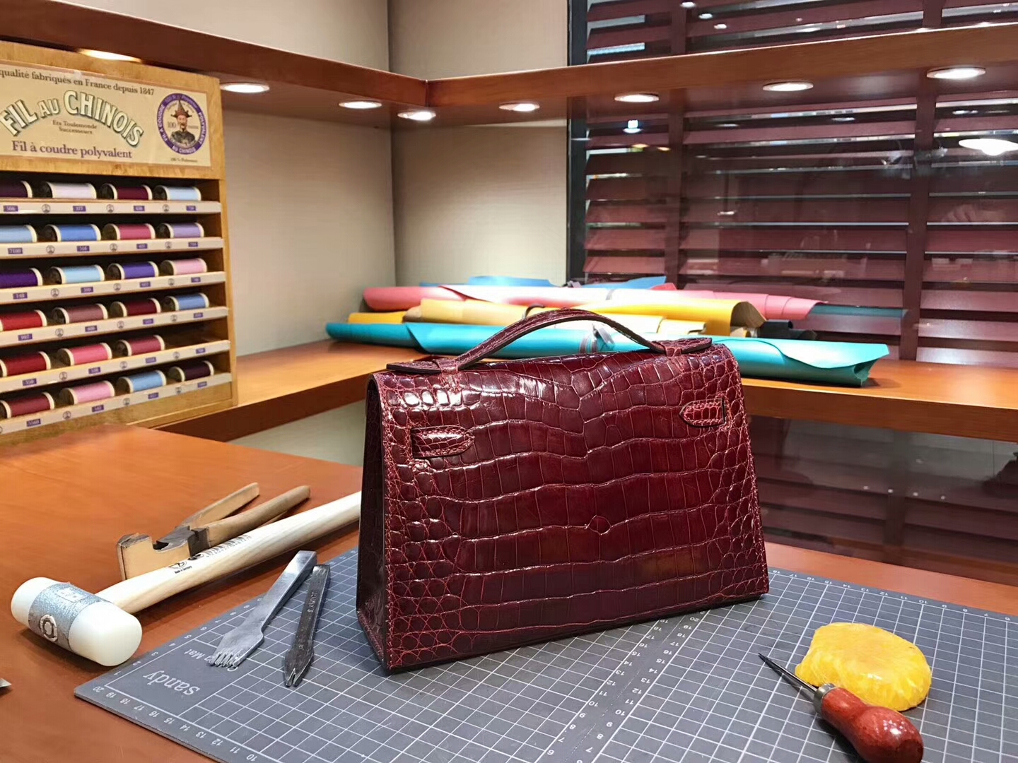 Mini Kelly Pochette 22cm 1代 晚宴包 手拿包 亮面鳄鱼 f5 新酒红 勃艮第酒红 bourgogne 银扣