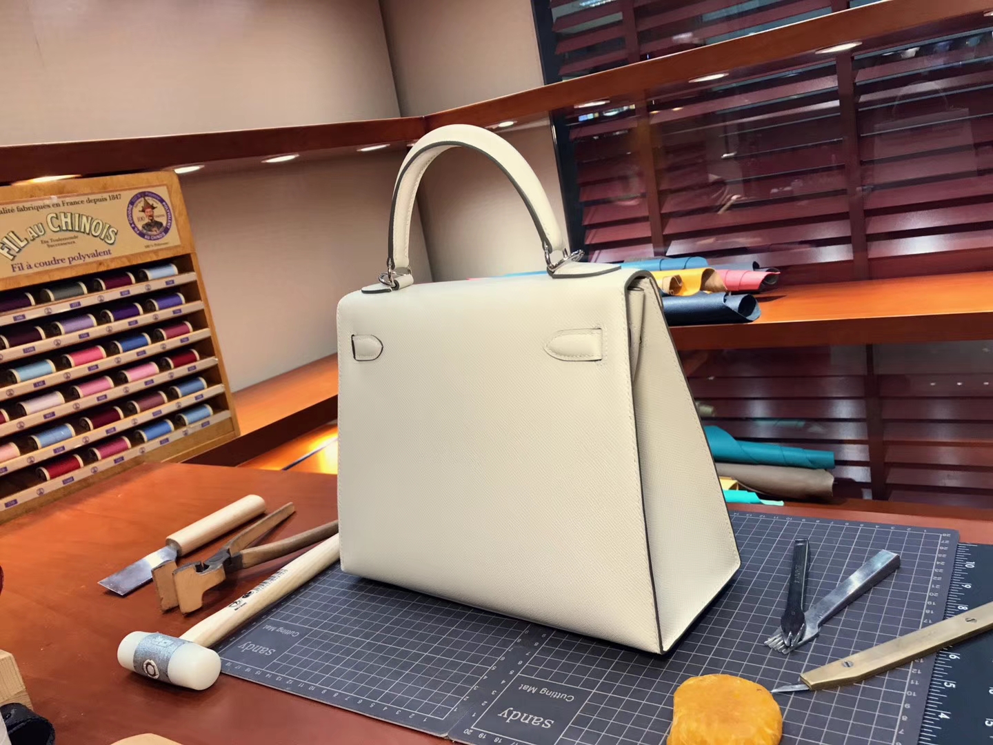 HERMES 爱马仕 纯白 Kelly 28CM 现货系列 配全套专柜原版包装 银扣