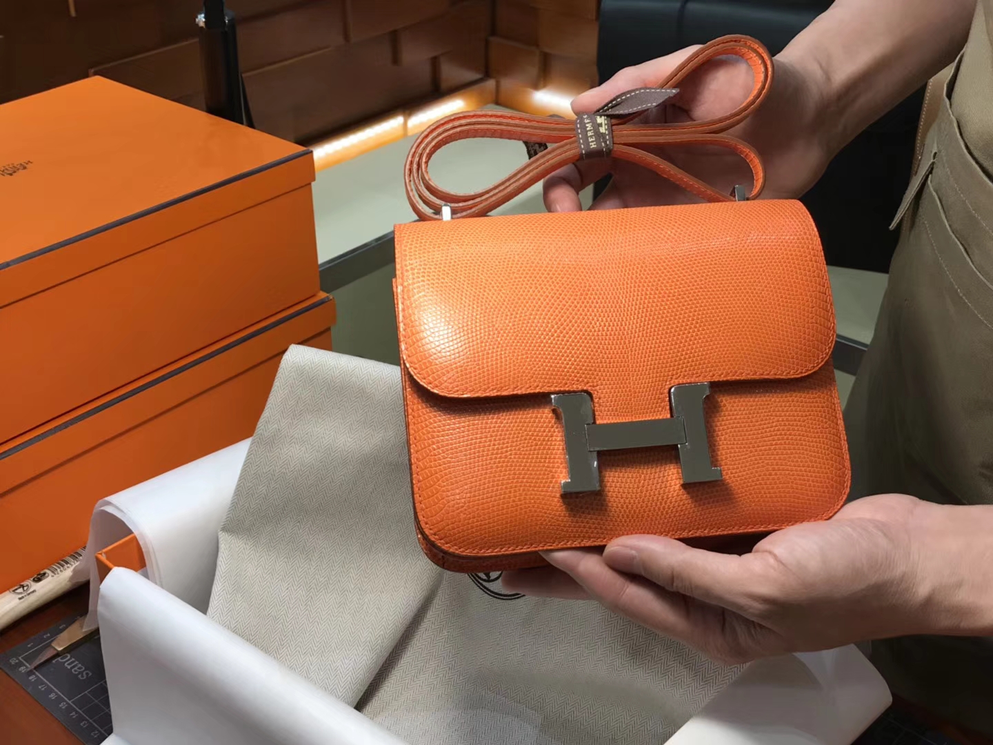 Hermes 爱马仕 空姐包 Constance 蜥蜴皮 CK93 经典橙色 Orange  定制15-20天发货 配全套专柜原版包装