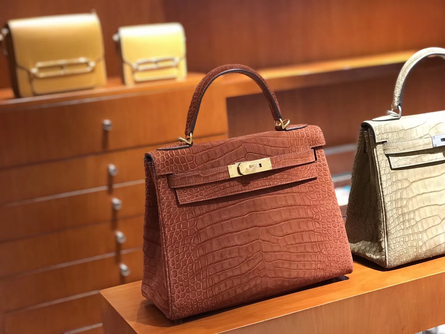 HERMES 爱马仕 凯莉包 Kelly 翻毛鳄鱼皮 五金是拉丝 现货 焦糖色