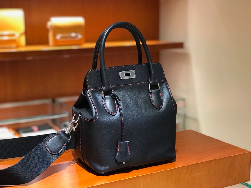 HERMES 爱马仕 专柜新款 Toolbox Swift 牛奶盒 20cm 黑色