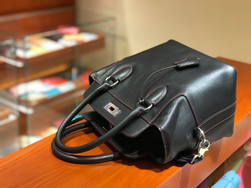 HERMES 爱马仕 专柜新款 Toolbox Swift 牛奶盒 20cm 黑色