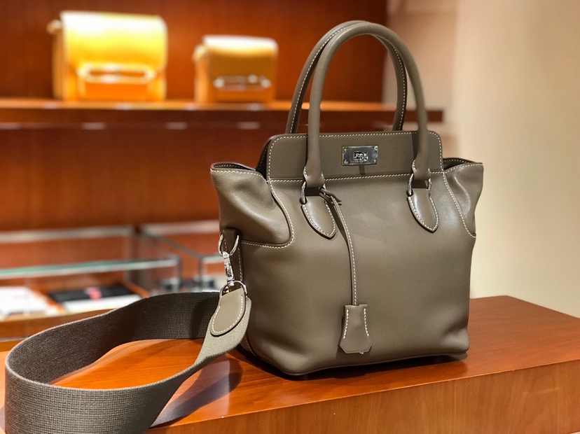 HERMES 爱马仕 专柜新款 Toolbox Swift 牛奶盒 20cm 大象灰