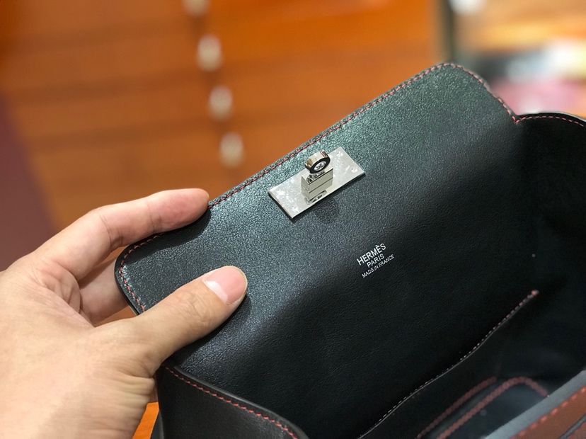 HERMES 爱马仕 专柜新款 Toolbox Swift 牛奶盒 20cm 黑色