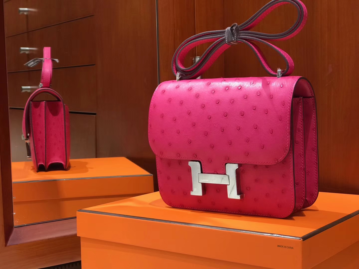 HERMES 爱马仕 Constance 18cm 鸵鸟皮 玫红色