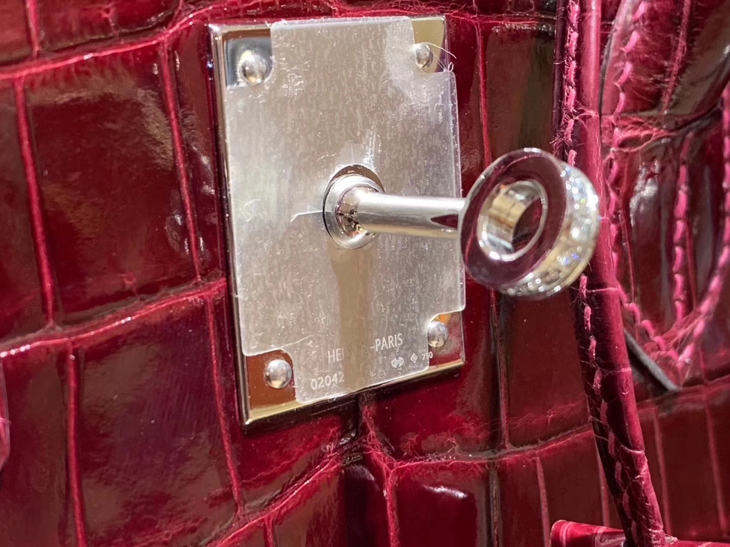 爱马仕 HERMES 铂金包 Birkin 30cm 亮面鳄鱼皮 纯手工  酒红色 带钻  银扣