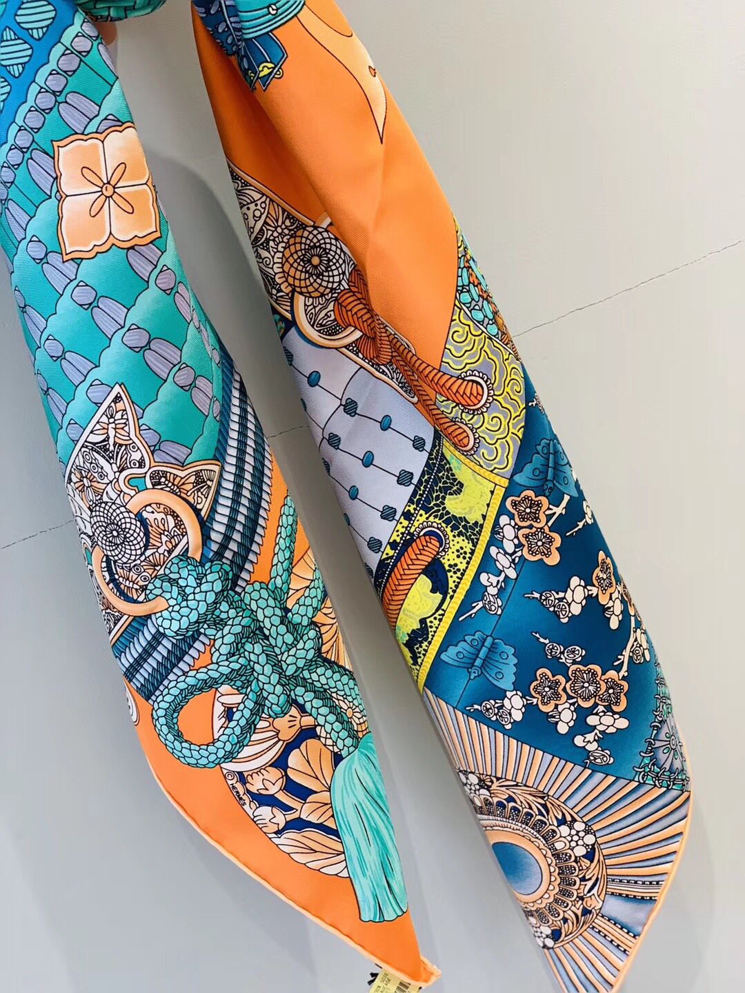 H 90 海报款—《武士的服饰》  精致手工卷边 橙色