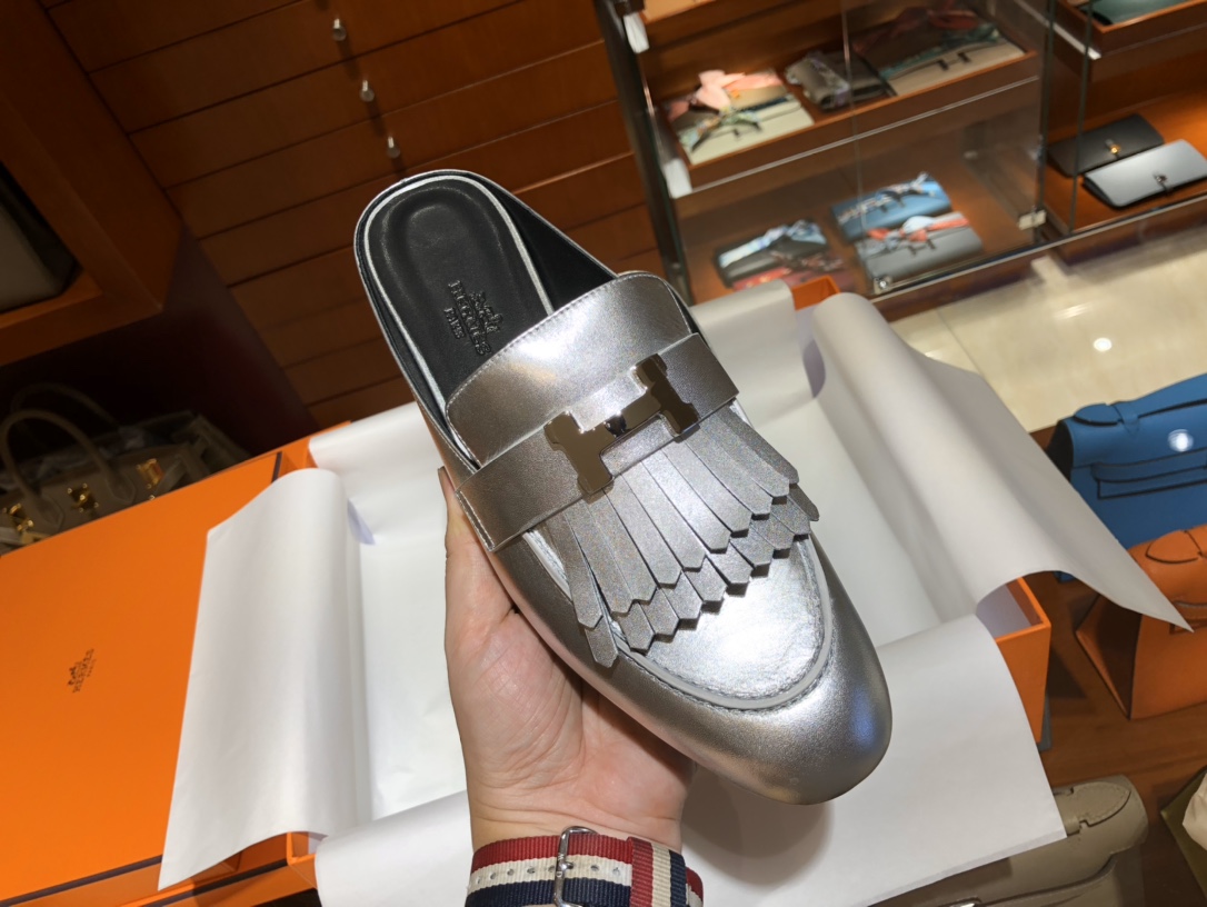 爱马.仕 2019秋冬新款女款穆勒乐福鞋 康康H扣流苏鞋 半拖式一脚蹬 山羊皮 银色(带流苏) 可预定不带流苏款 35～41（偏小一码）