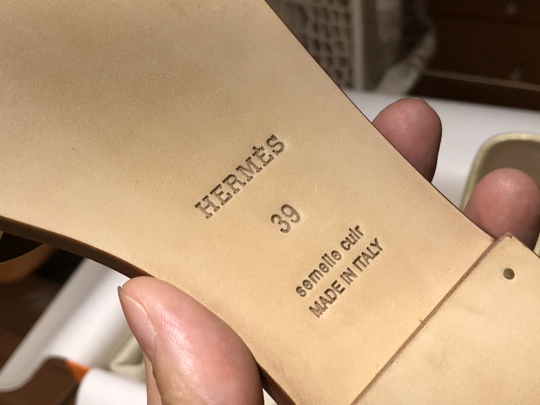  HMS环扣 猪鼻子拖鞋  高端订制  独家品质  全手工羊皮定制 看图说话  质量赞到没朋友  完美  Size：平跟34～41