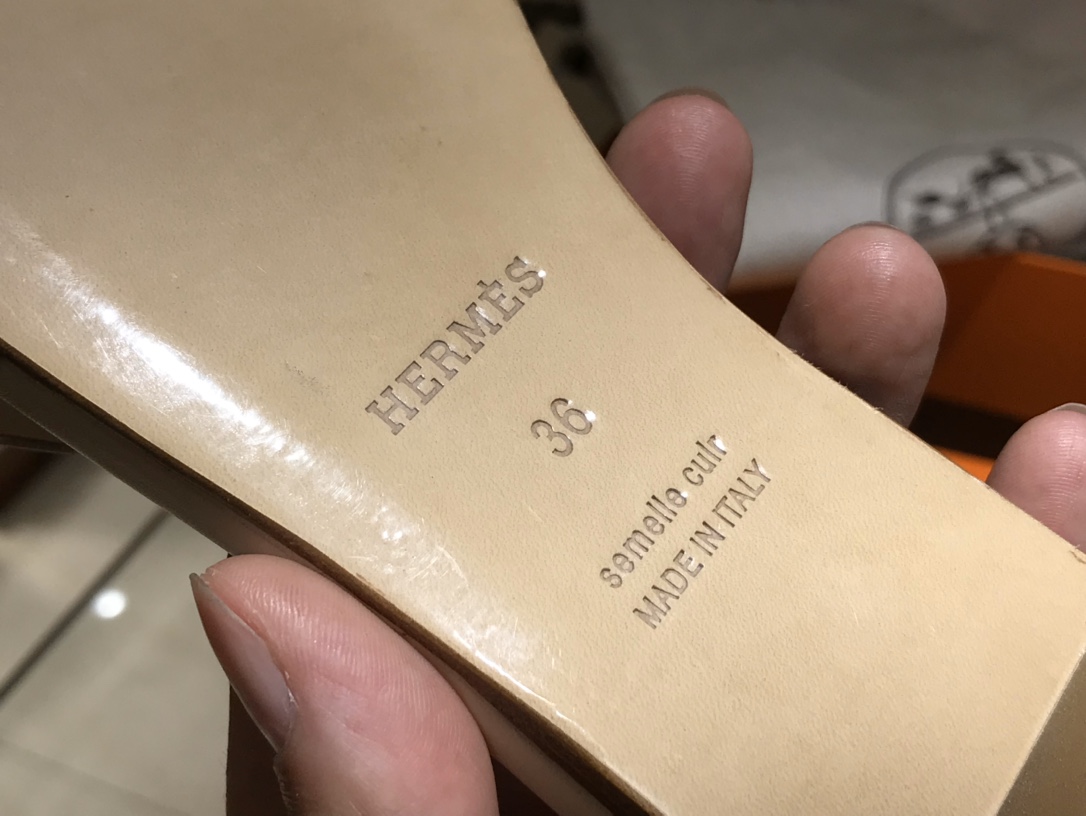  HMS环扣 猪鼻子拖鞋  高端订制  独家品质  全手工羊皮定制 看图说话  质量赞到没朋友  完美  Size：平跟34～41