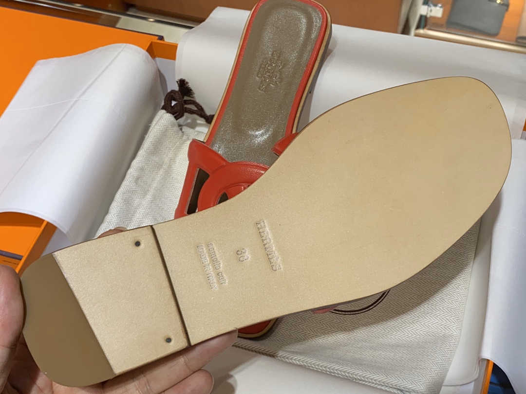  HMS环扣 猪鼻子拖鞋  高端订制  独家品质  全手工羊皮定制 看图说话  质量赞到没朋友  完美  Size：平跟34～41