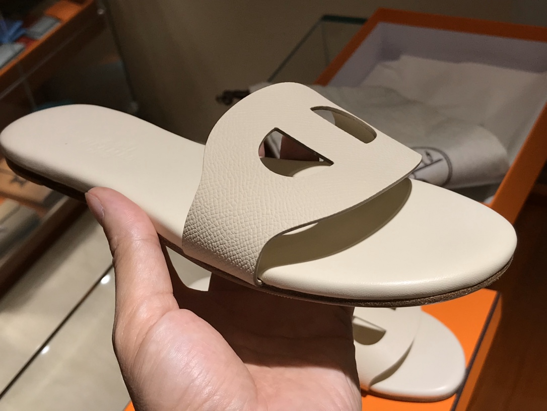 HMS环扣 猪鼻子拖鞋  高端订制  独家品质  全手工羊皮定制 看图说话  质量赞到没朋友  完美  Size：平跟34～41