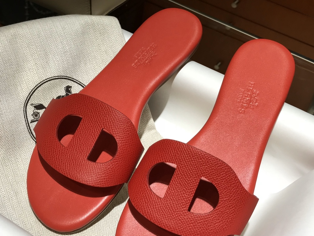 HMS环扣 猪鼻子拖鞋  高端订制  独家品质  全手工羊皮定制 看图说话  质量赞到没朋友  完美  Size：平跟34～41