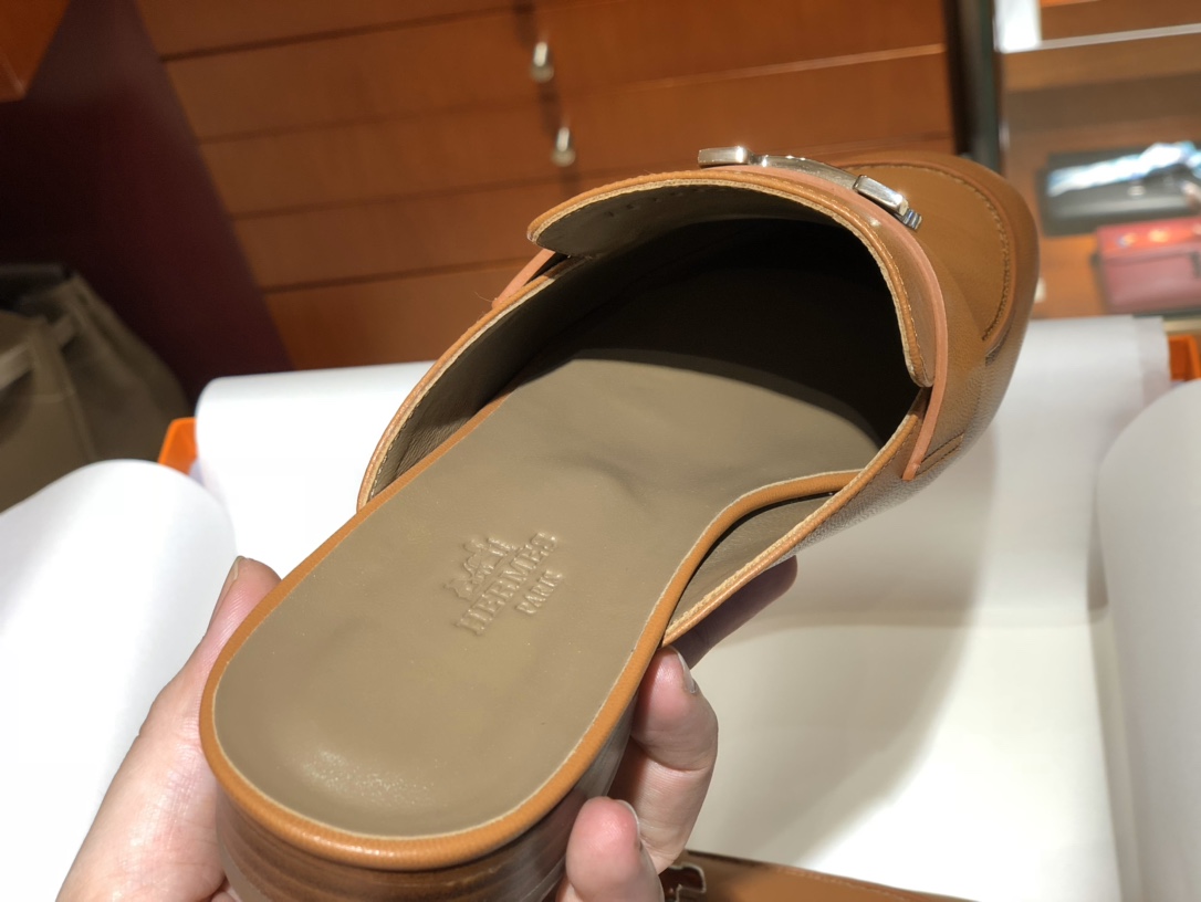 爱马.仕  2019秋冬新款女款穆勒乐福鞋 康康H扣流苏鞋  半拖式一脚蹬 山羊皮 土黄(无流苏)可预定不带流苏款 35～41（偏小一码） 独家订制款