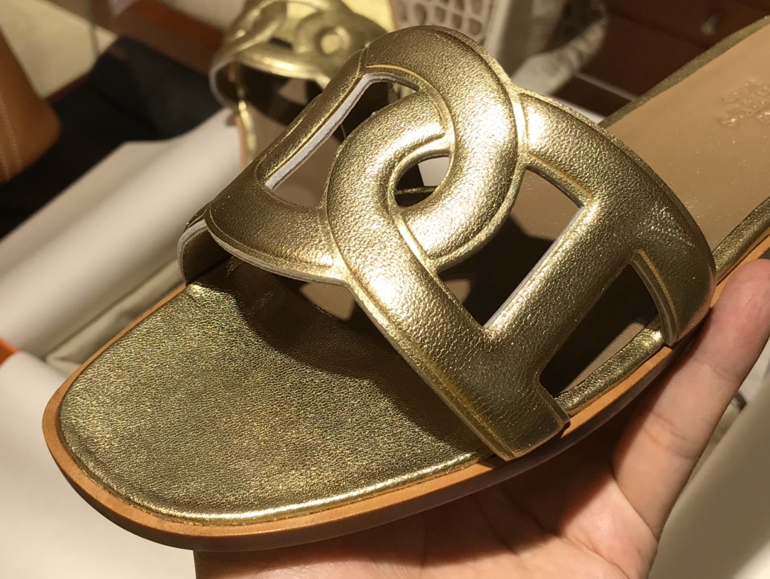  HMS环扣 猪鼻子拖鞋  高端订制  独家品质  全手工羊皮定制 看图说话  质量赞到没朋友  完美  Size：平跟34～41