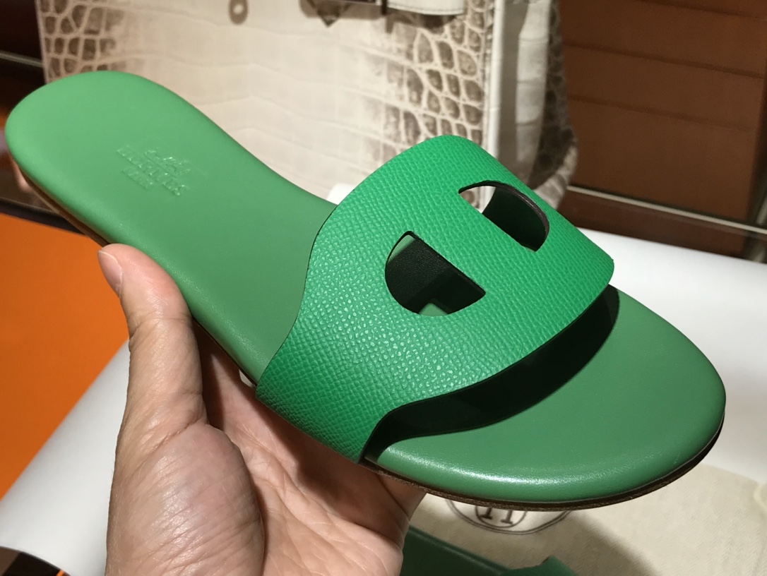  HMS环扣 猪鼻子拖鞋  高端订制  独家品质  全手工羊皮定制 看图说话  质量赞到没朋友  完美  Size：平跟34～41