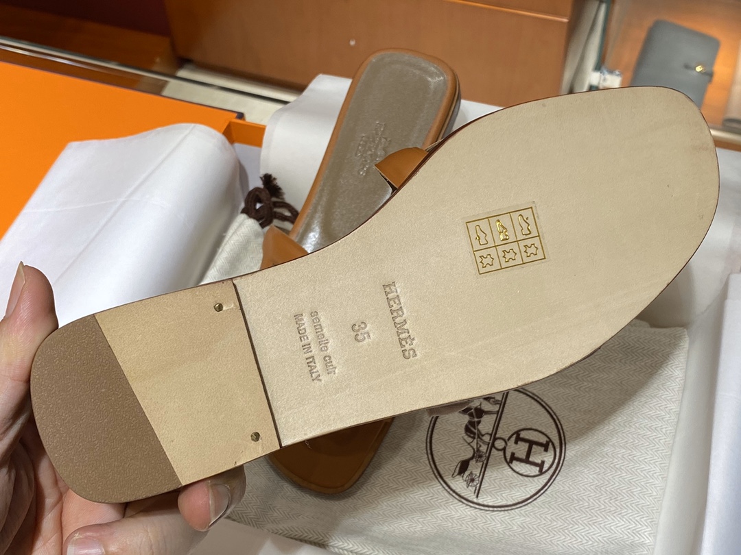  HMS环扣 猪鼻子拖鞋  高端订制  独家品质  全手工羊皮定制 看图说话  质量赞到没朋友  完美  Size：平跟34～41
