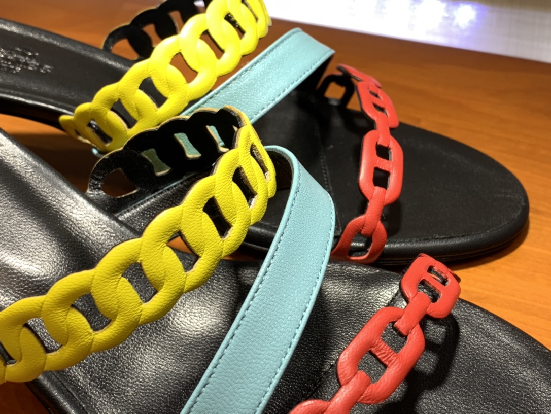 HMS Nappa皮革凉鞋 新款中跟Ajaccio凉鞋  彩色 码数:35~41  正常码数 码数不调换