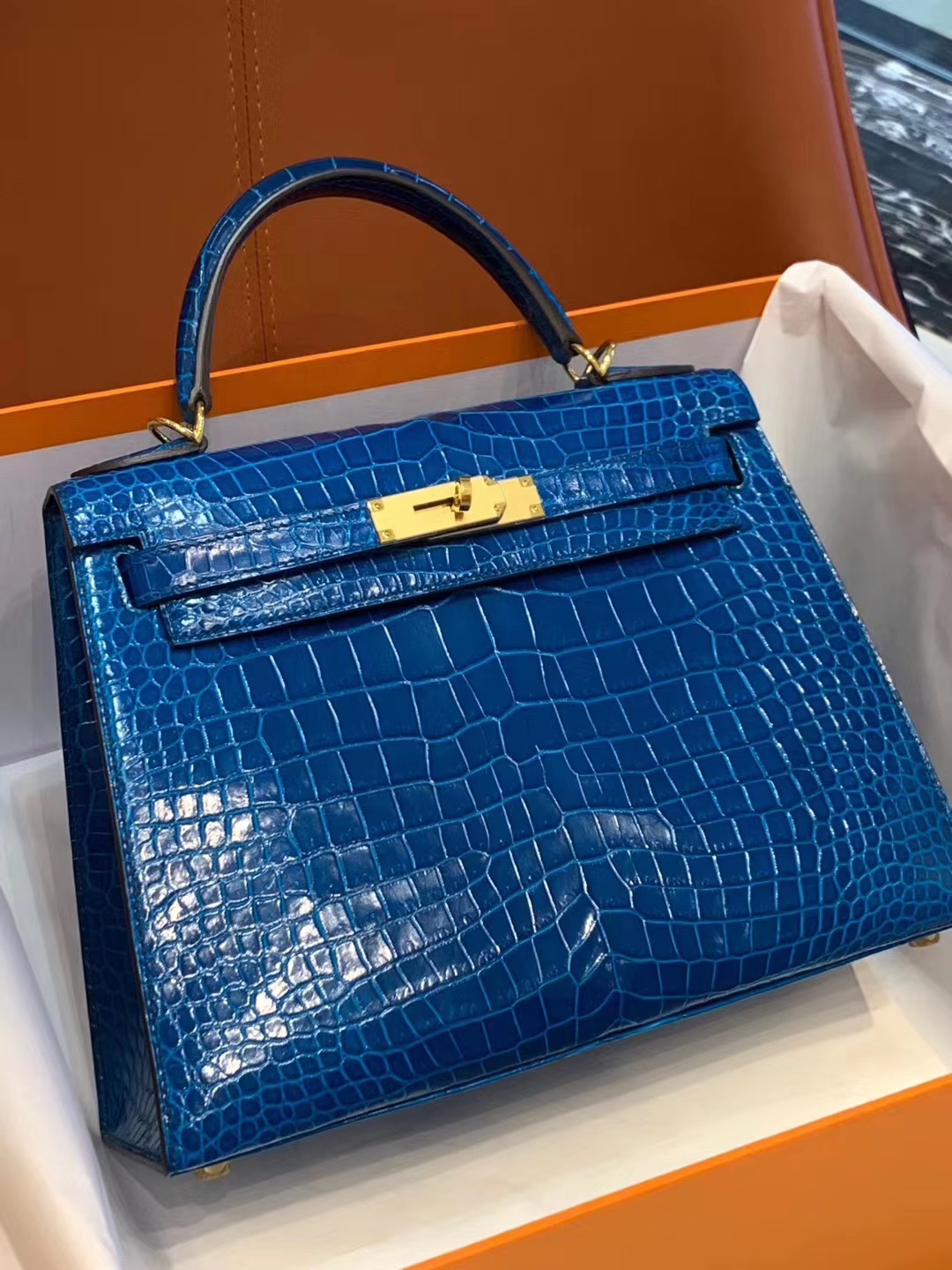 爱马仕香港官网 鳄鱼皮 金银扣 纹路清晰 手感超级好 完胜正品 Kelly28CM电光蓝
