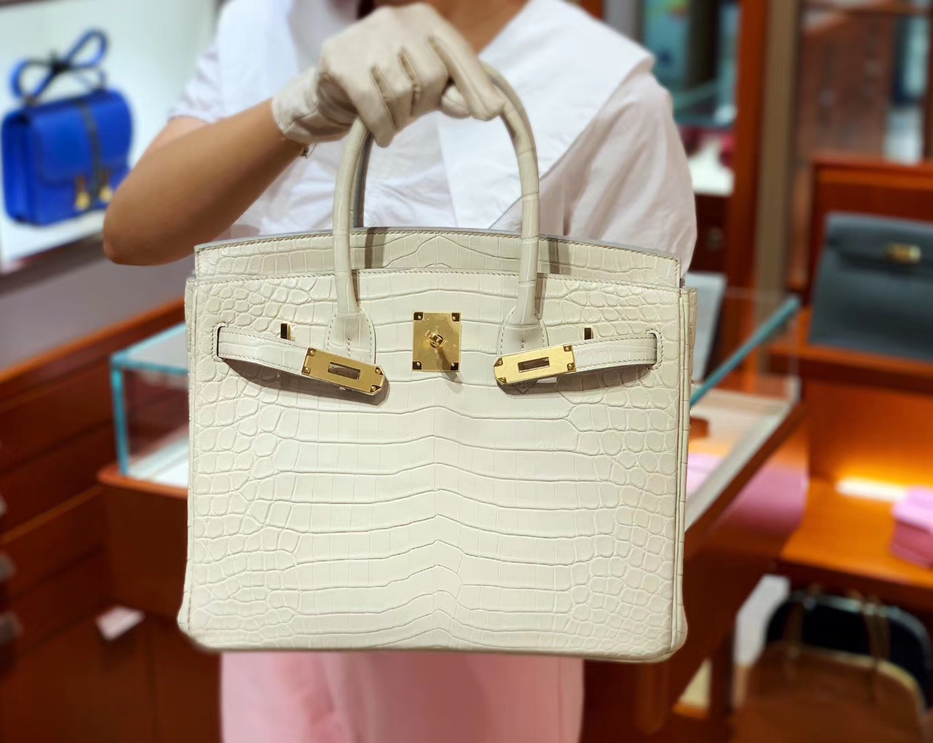 爱马仕包包价格 奶昔白 鳄鱼皮 金扣 纹路清晰 手感超级好 完胜正品 Birkin 25/30