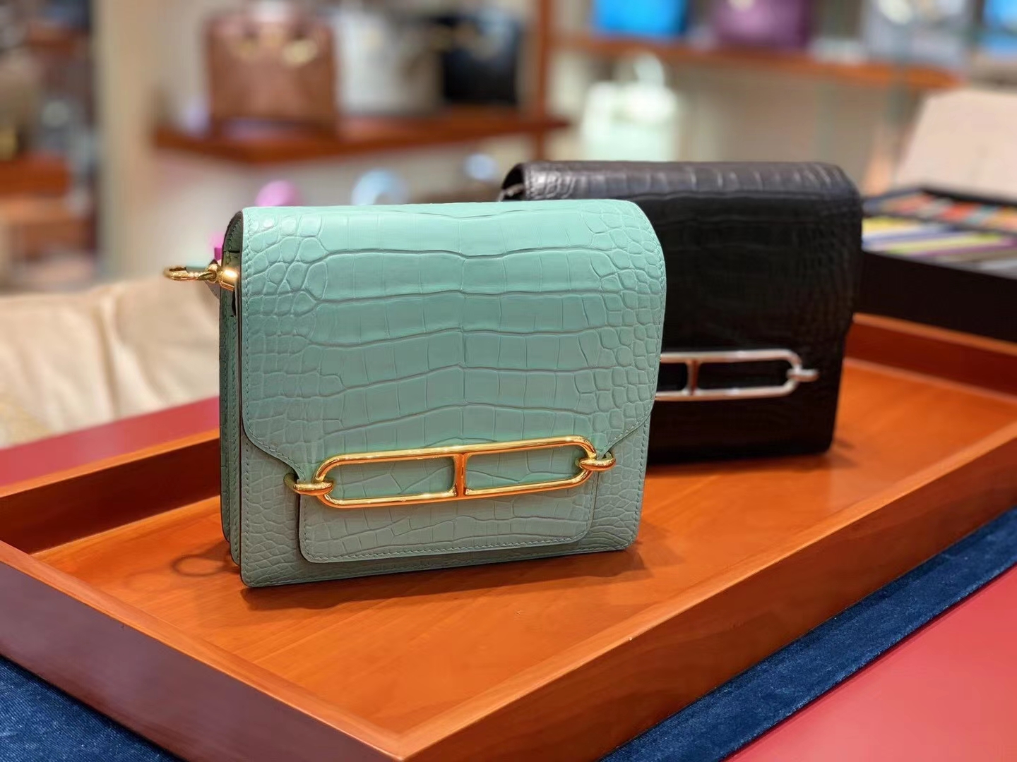爱马仕包包官网 HERMES 爱马仕 roulis 18cm 马卡龙蓝 雾面 鳄鱼皮