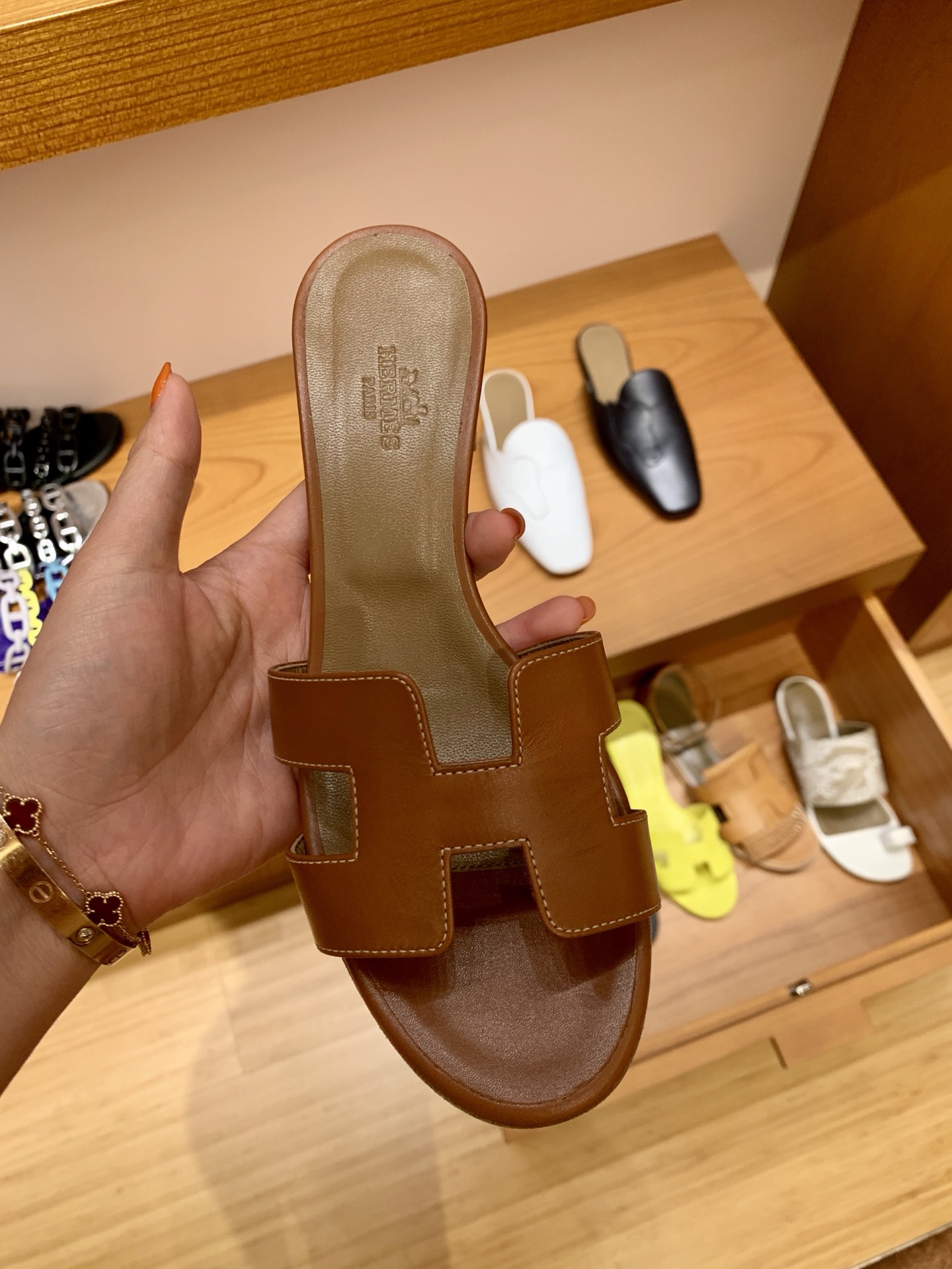 HERMES 中跟 深咖啡色 swfit 接受预定