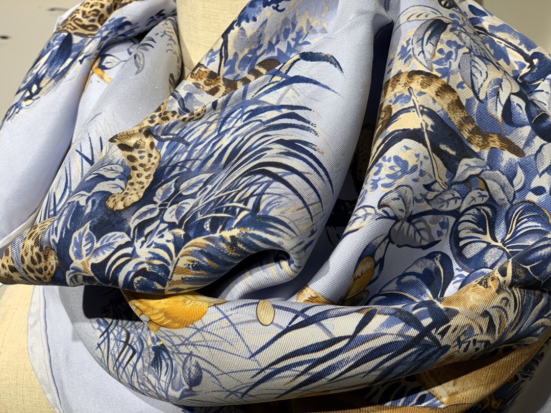 《 赤道丛林 》 蓝色 · - 90x90cm 100%真丝 全套细节 礼品袋都齐全