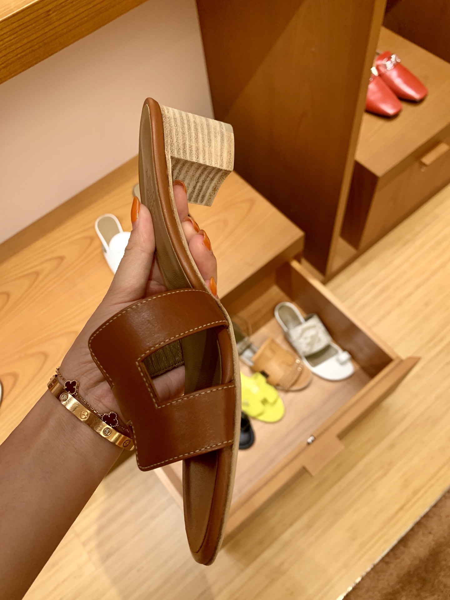 HERMES 中跟 深咖啡色 swfit 接受预定
