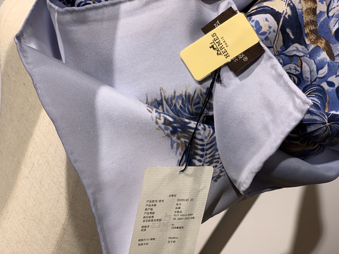 《 赤道丛林 》 蓝色 · - 90x90cm 100%真丝 全套细节 礼品袋都齐全