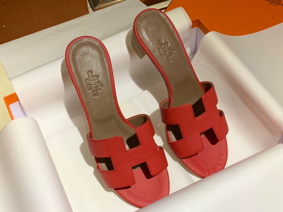 爱马.仕 经典款拖鞋 高端订制 独家品质 材质:掌纹皮 颜色:中国红 尺寸:平跟35~41 中跟35~41(跟高4cm) 偏小一码 码数不调换-铂金女王 爱马.仕 经典款拖鞋 高端订制 独家品质 材质:掌纹皮 颜色:中国红 尺寸:平跟35~41 中跟35~41(跟高4cm) 偏小一码 码数不调换