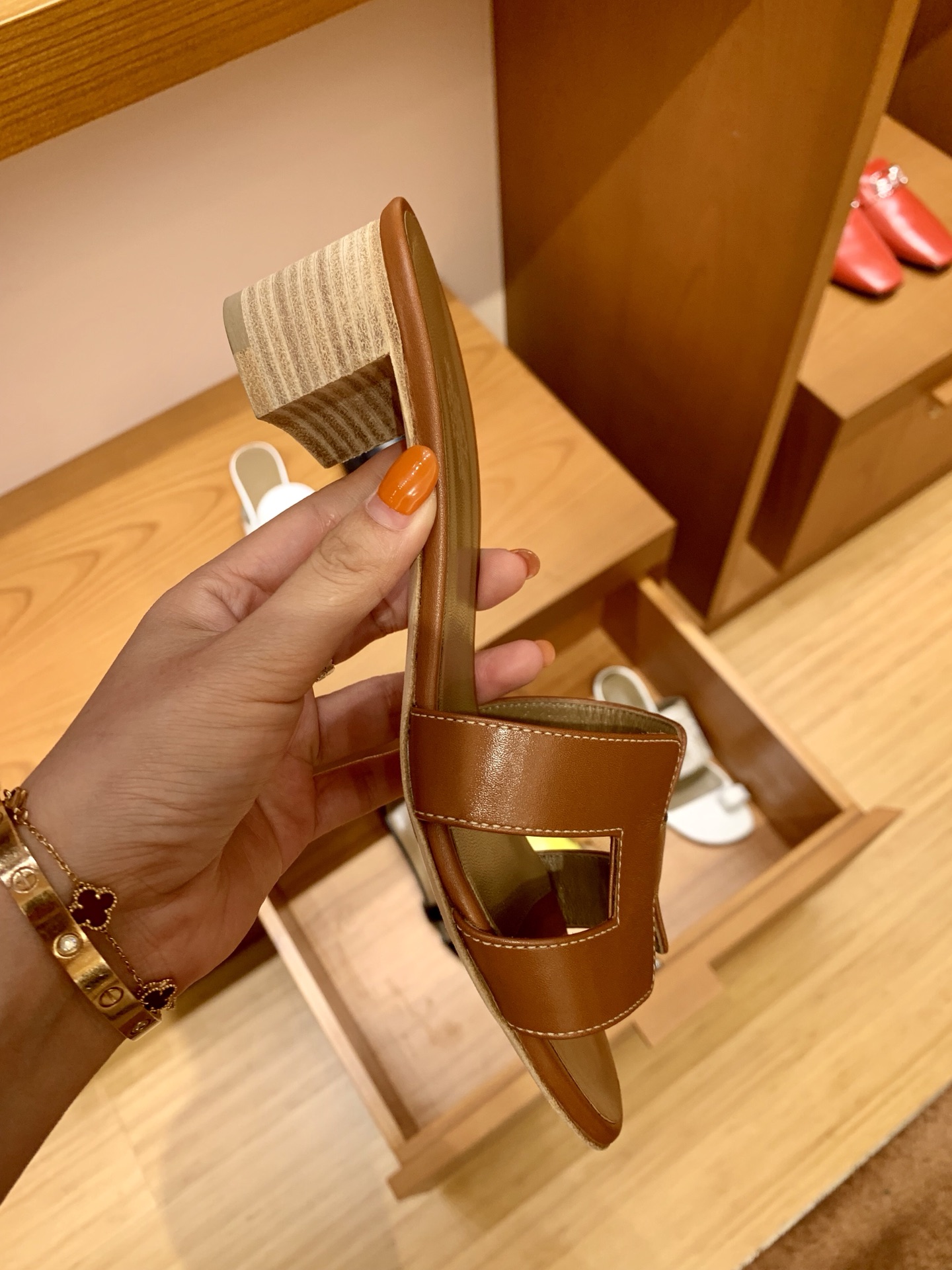 HERMES 中跟 深咖啡色 swfit 接受预定