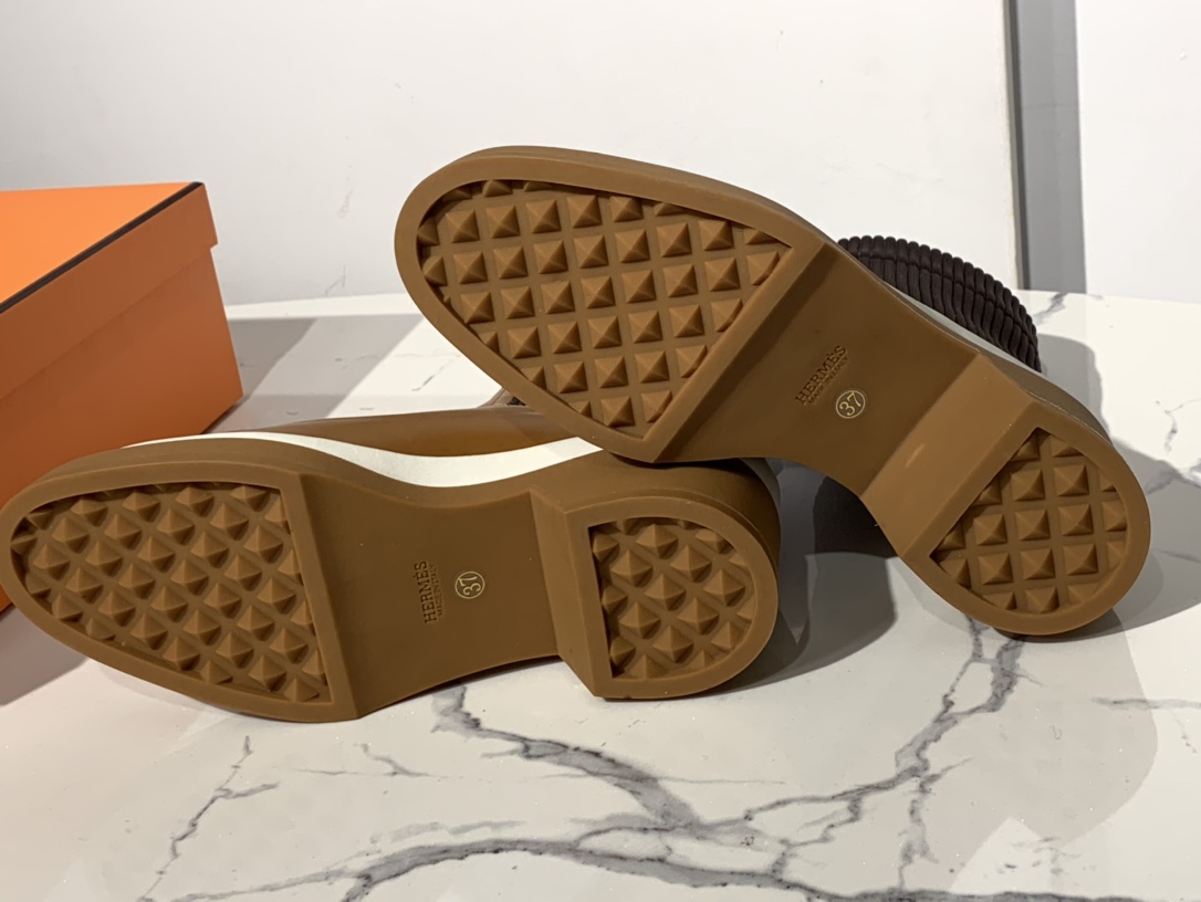 H新款短靴 小牛皮 纯手工制作 跟高:5cm Size:35~41 货期7天-铂金女王 H新款短靴 小牛皮 纯手工制作 跟高:5cm Size:35~41 货期7天