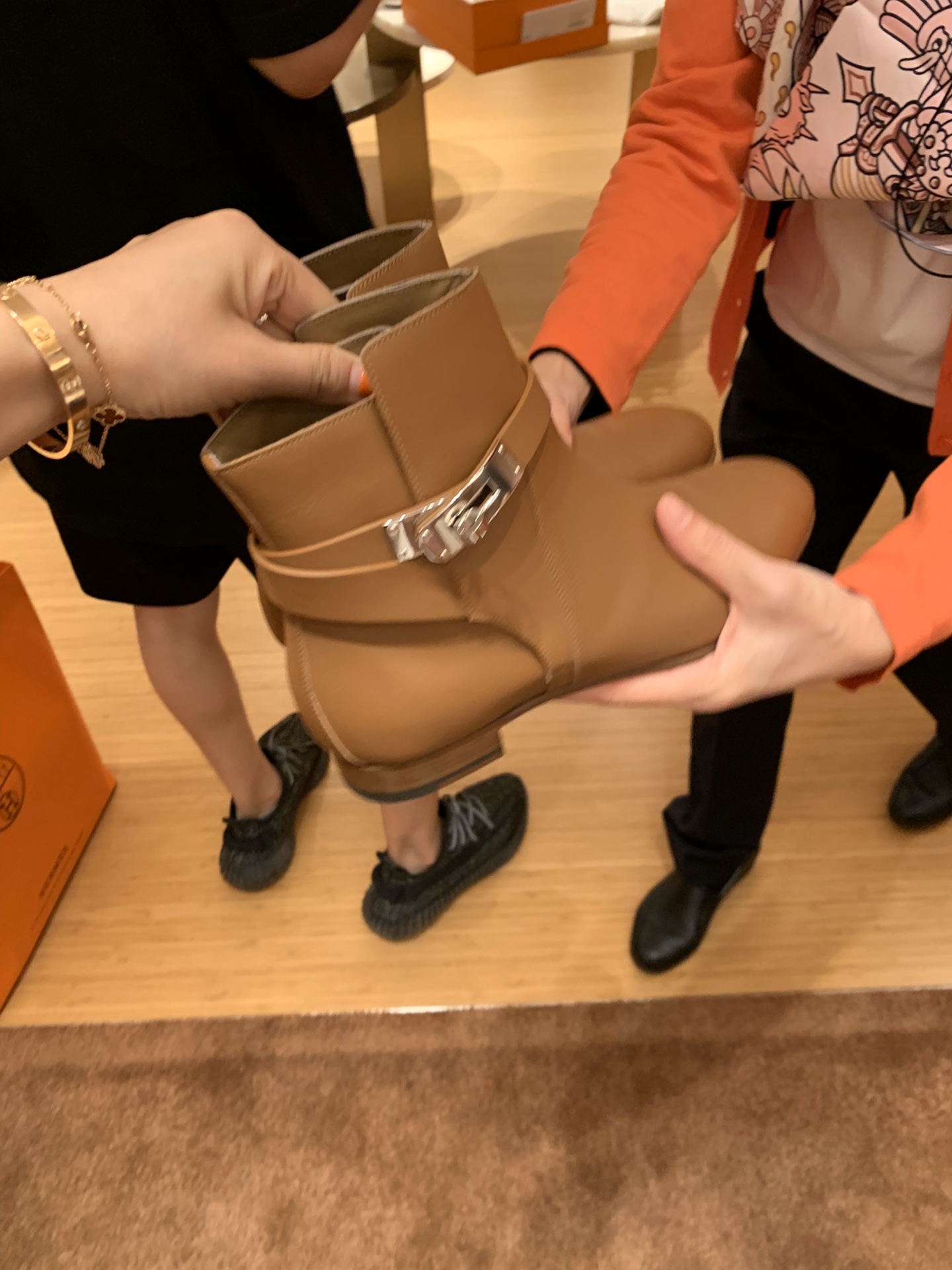 重磅推荐新品 爱马仕neo靴  kelly短靴 意大利树羔皮底  纯手工缝制工艺 高端订制    独家顶级品质 材质:   羊皮