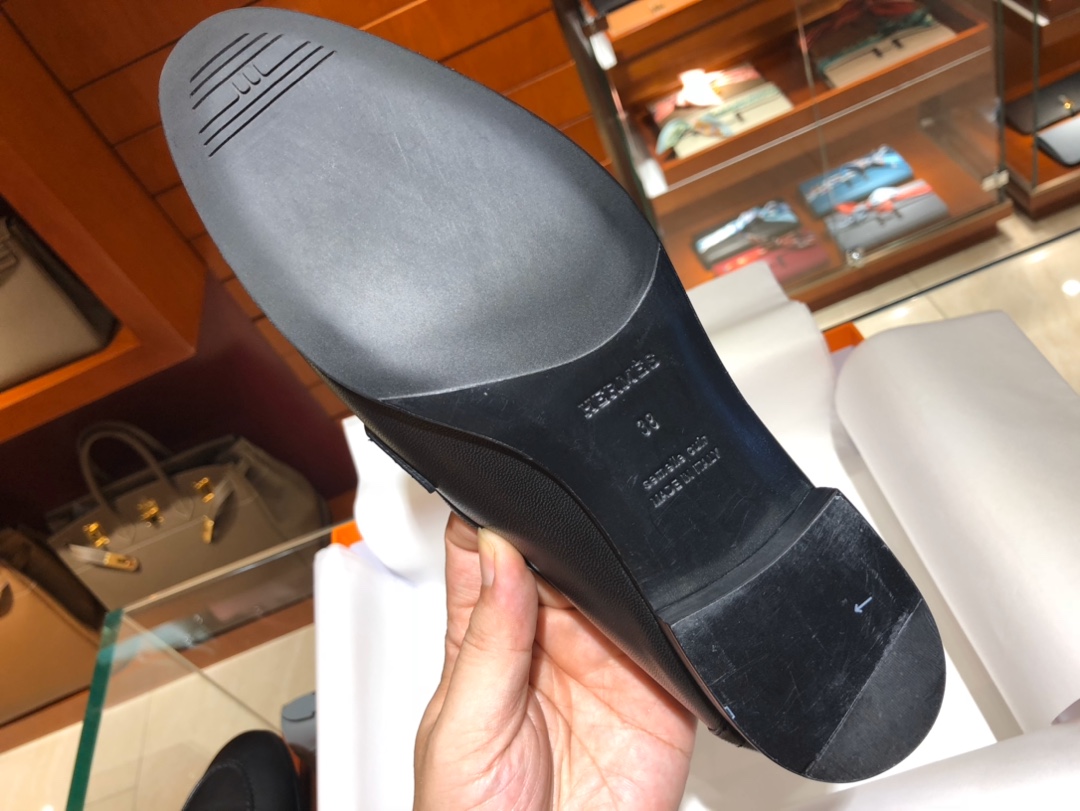 爱马仕 女款乐福鞋 康康H扣平底鞋 重工艺设计 高调 高端 高档 意大利树羔皮底 纯手工缝制工艺 高端订制 独家品质 材质:牛皮-铂金女王 爱马仕 女款乐福鞋 康康H扣平底鞋 重工艺设计 高调 高端 高档 意大利树羔皮底 纯手工缝制工艺 高端订制 独家品质 材质:牛皮
