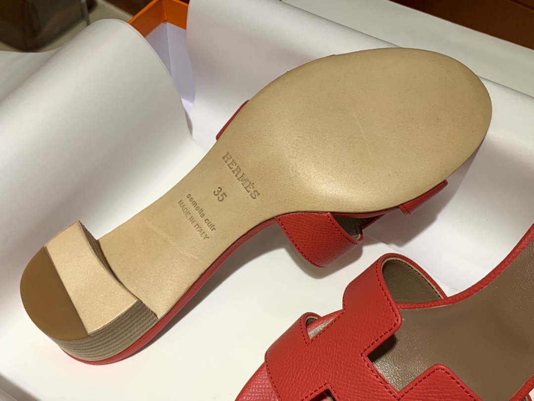 爱马.仕 经典款拖鞋 高端订制 独家品质 材质:掌纹皮 颜色:中国红 尺寸:平跟35~41 中跟35~41(跟高4cm) 偏小一码 码数不调换-铂金女王 爱马.仕 经典款拖鞋 高端订制 独家品质 材质:掌纹皮 颜色:中国红 尺寸:平跟35~41 中跟35~41(跟高4cm) 偏小一码 码数不调换