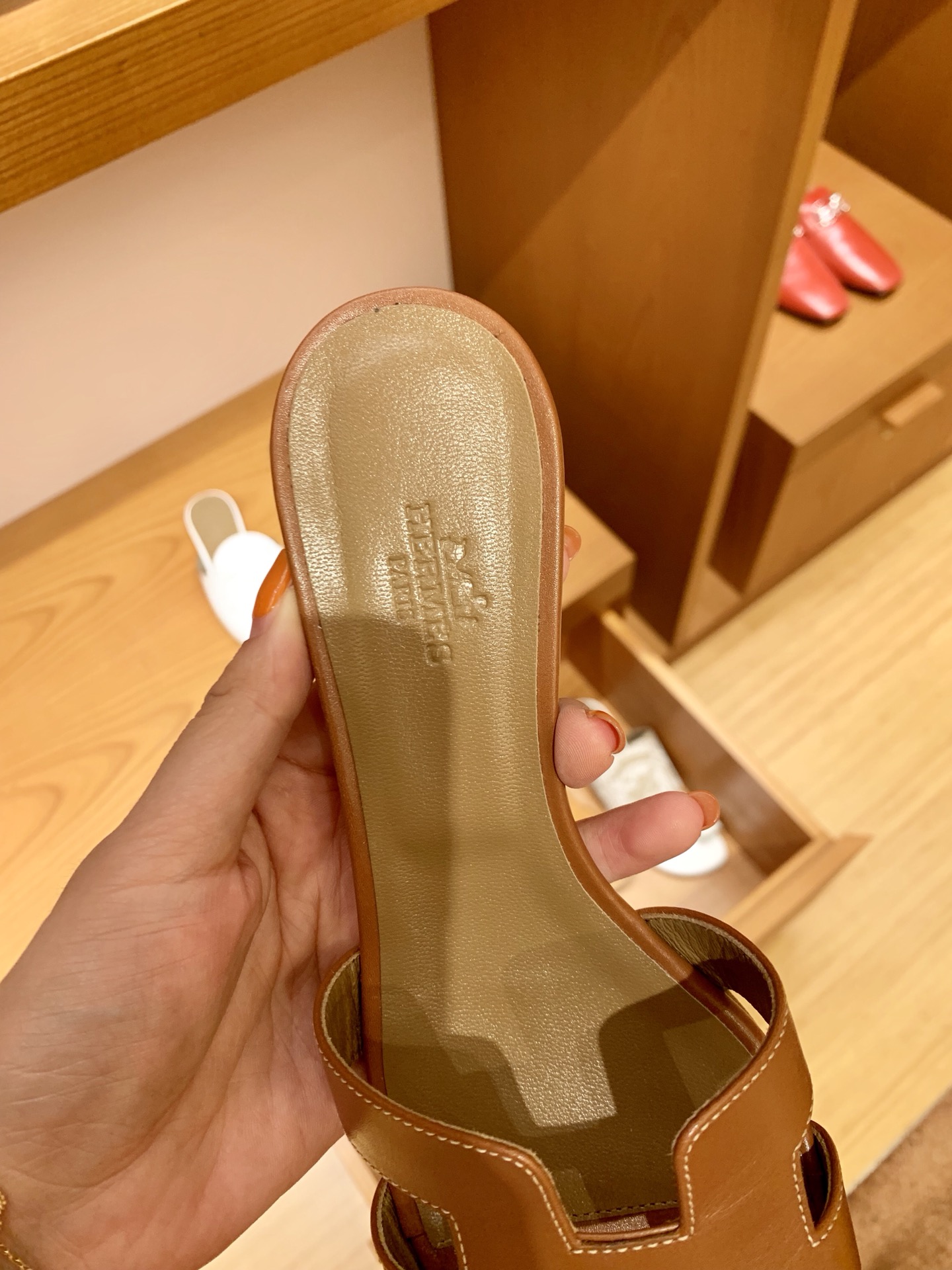 HERMES 中跟 深咖啡色 swfit 接受预定