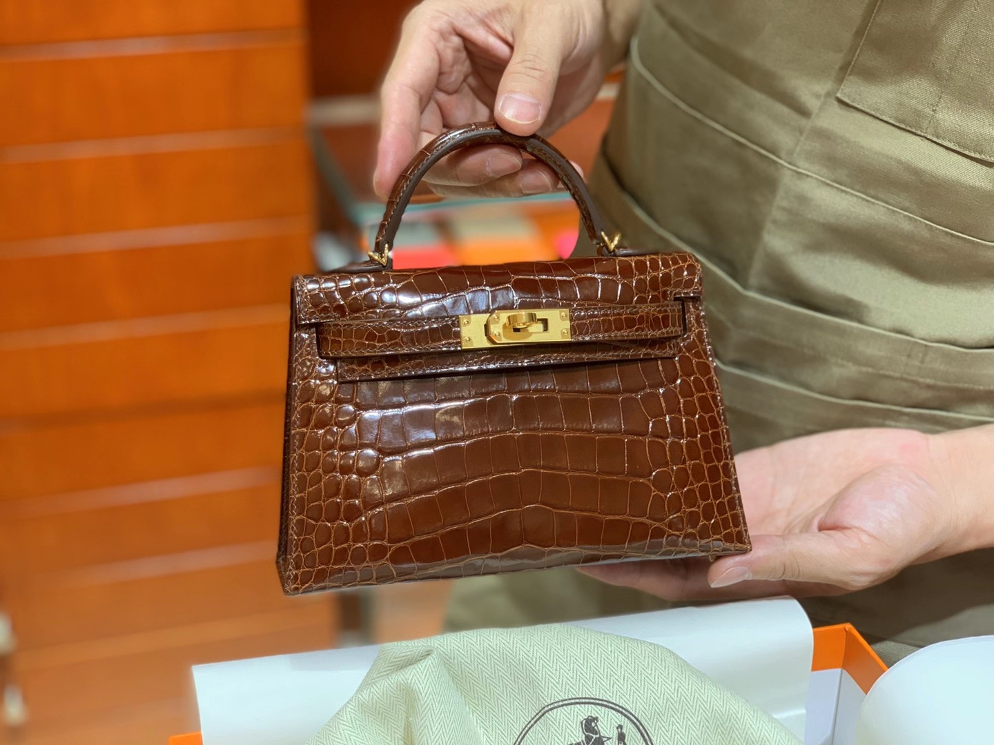 HERMES Kelly 二代鳄鱼 蜜糖棕 金扣银扣 可定制 纯手工-铂金女王 HERMES Kelly 二代鳄鱼 蜜糖棕 金扣银扣 可定制 纯手工