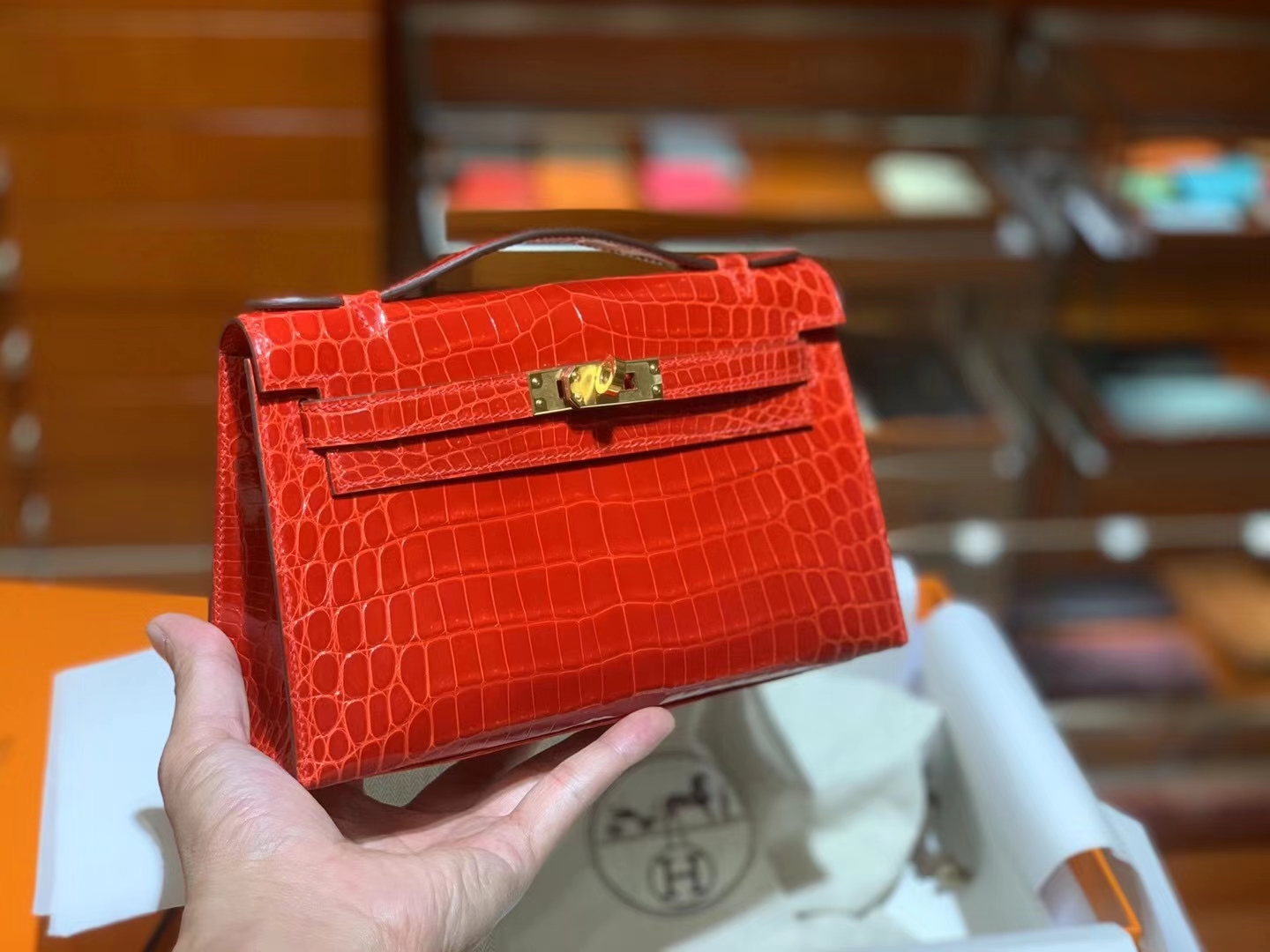 HERMES Kelly Pochette 一代鳄鱼 金扣 银扣 可接受定制 番茄红-铂金女王 HERMES Kelly Pochette 一代鳄鱼 金扣 银扣 可接受定制 番茄红