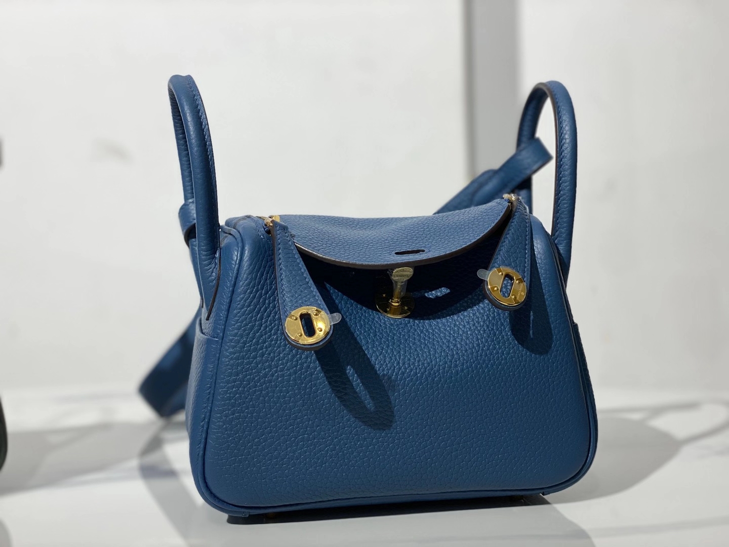 HERMES爱马仕 爱马仕官网 鸭子蓝 MINI琳迪包 Lindy 20cm 金扣 togo皮