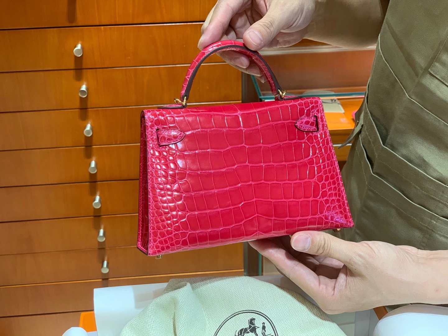 HERMES Kelly 二代鳄鱼 极致粉 金扣银扣 可定制 纯手工-铂金女王 HERMES Kelly 二代鳄鱼 极致粉 金扣银扣 可定制 纯手工