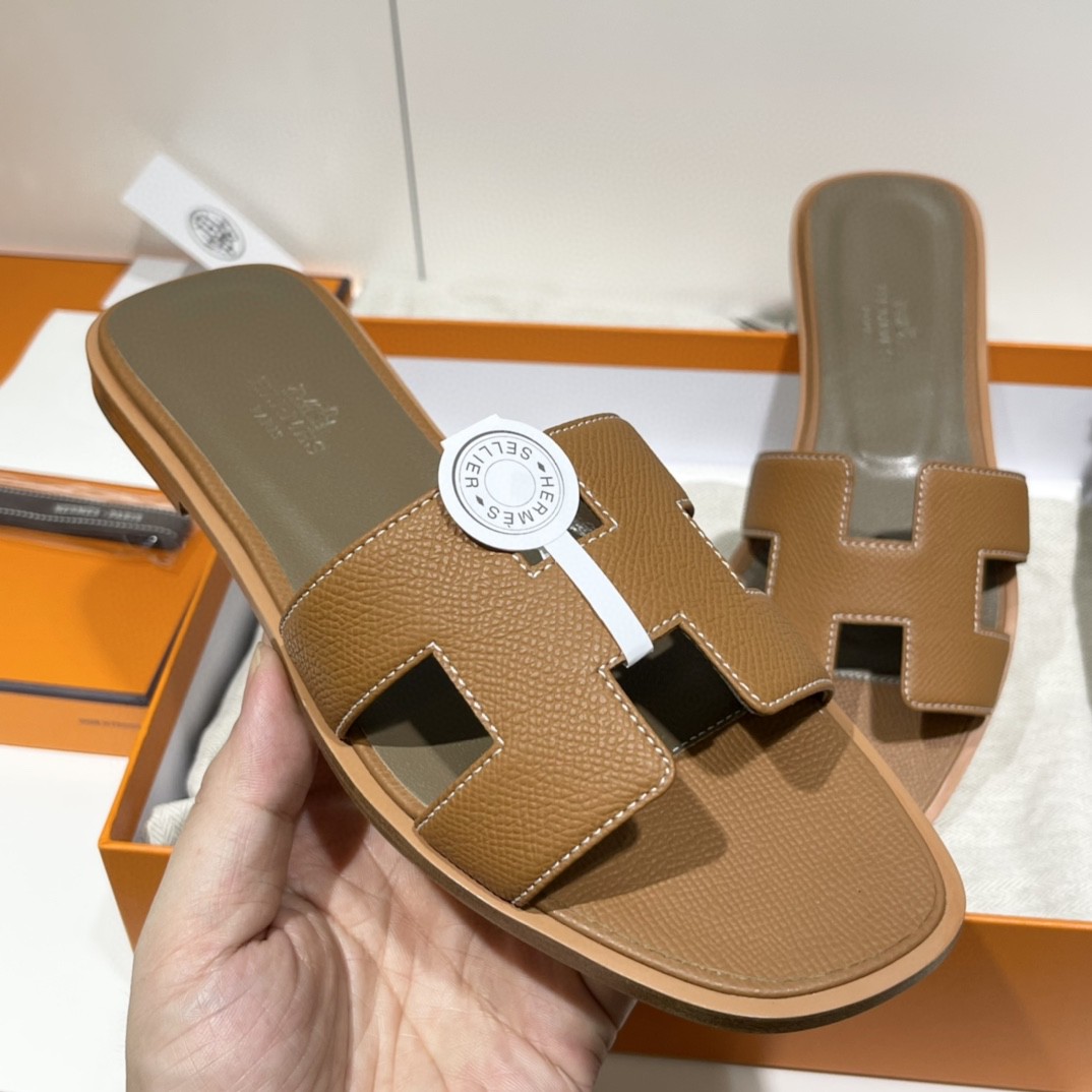 HERMES 经典款拖鞋 掌纹牛皮 纯手工订制 老师傅工艺 慢工出细活 10天出货  土黄 35-41码 偏小一码  质感你细品 完美