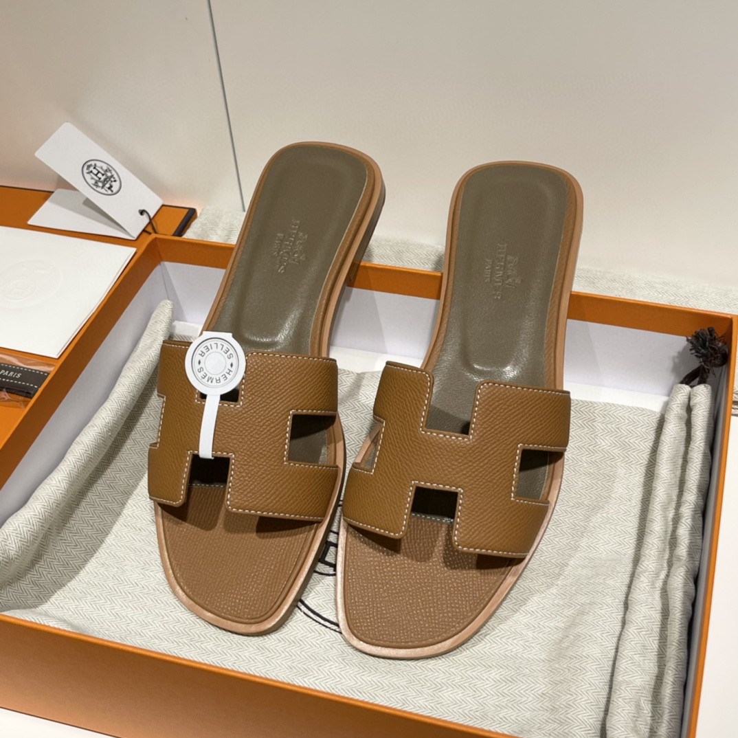 HERMES 经典款拖鞋 掌纹牛皮 纯手工订制 老师傅工艺 慢工出细活 10天出货  土黄 35-41码 偏小一码  质感你细品 完美