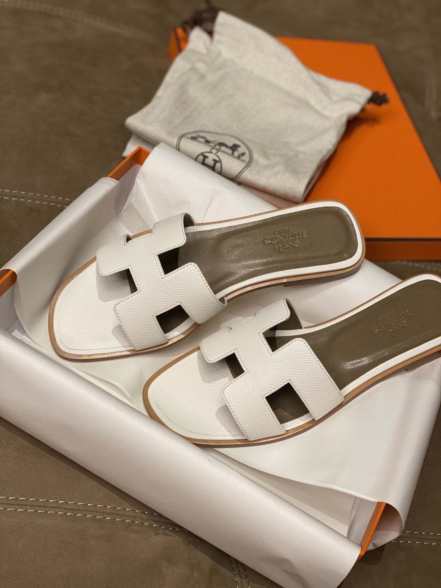 爱马仕 HERMES 实拍经典掌纹拖鞋 纯白色 35-41码(偏小一码) 货期12天