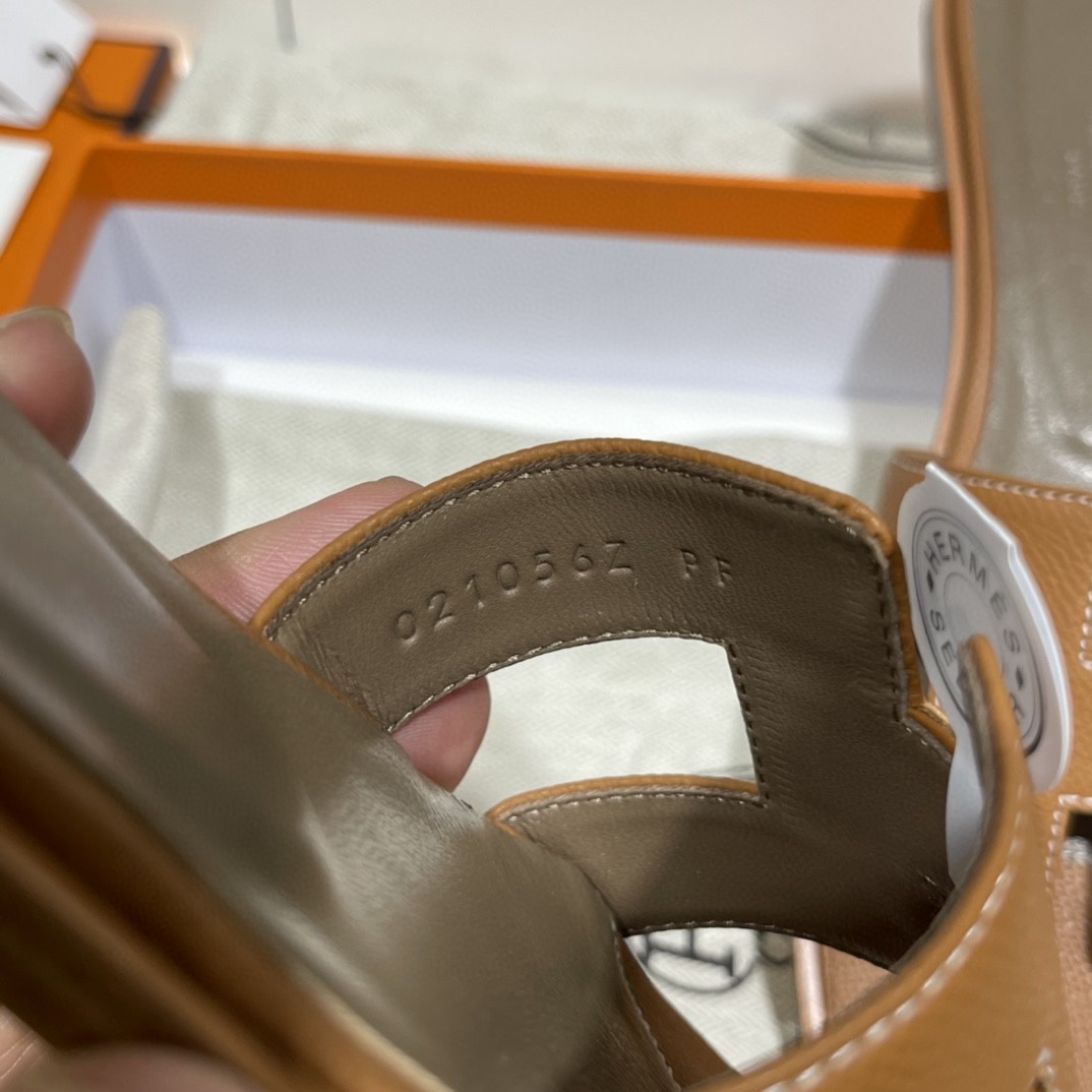 HERMES 经典款拖鞋 掌纹牛皮 纯手工订制 老师傅工艺 慢工出细活 10天出货  土黄 35-41码 偏小一码  质感你细品 完美