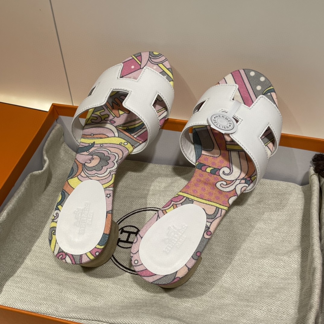 爱马仕 HERMES 白色拼布底 夏天的颜色～ 接受预定 35-41码 偏小一码 老师傅工艺 纯手工制作～